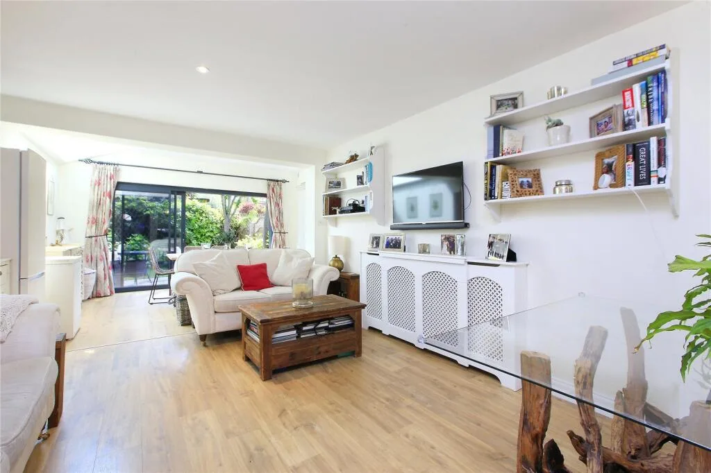 2 bedroom house for rent