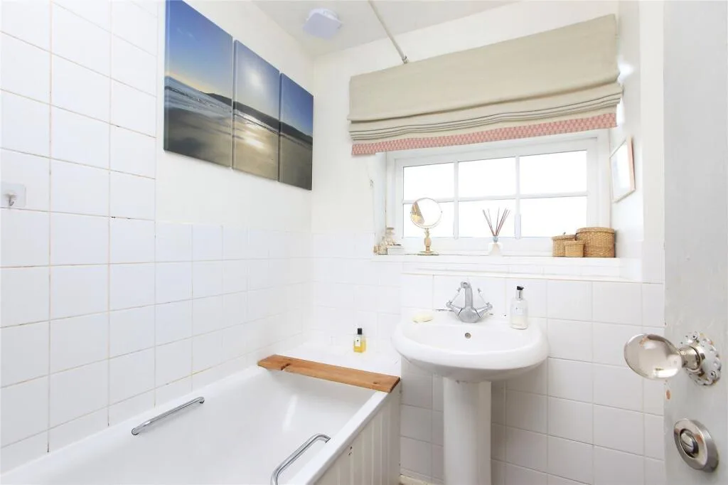 2 bedroom house for rent