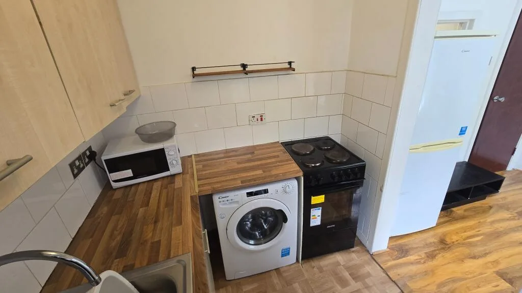 3 bedroom semi-detached house for rent