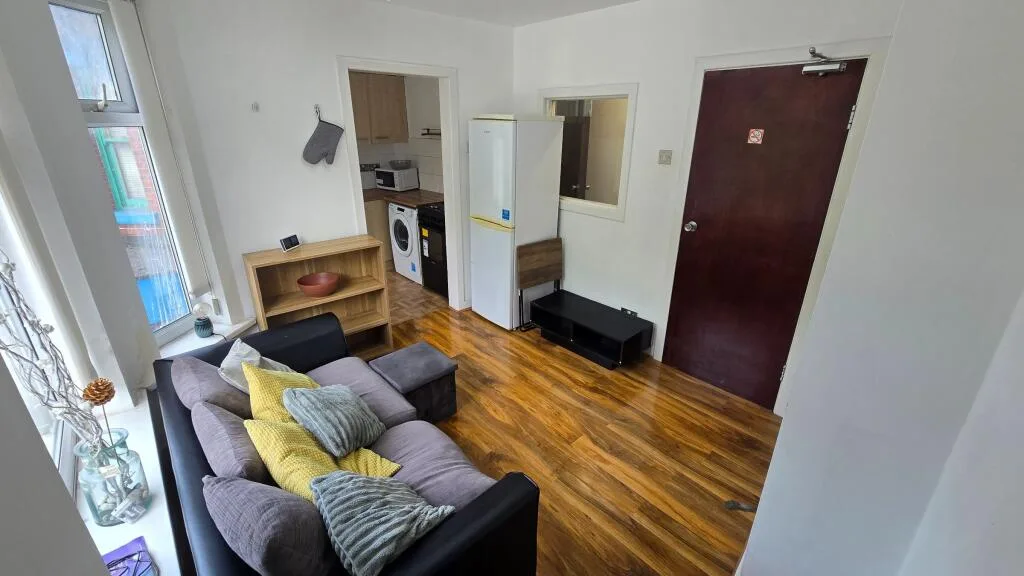 3 bedroom semi-detached house for rent