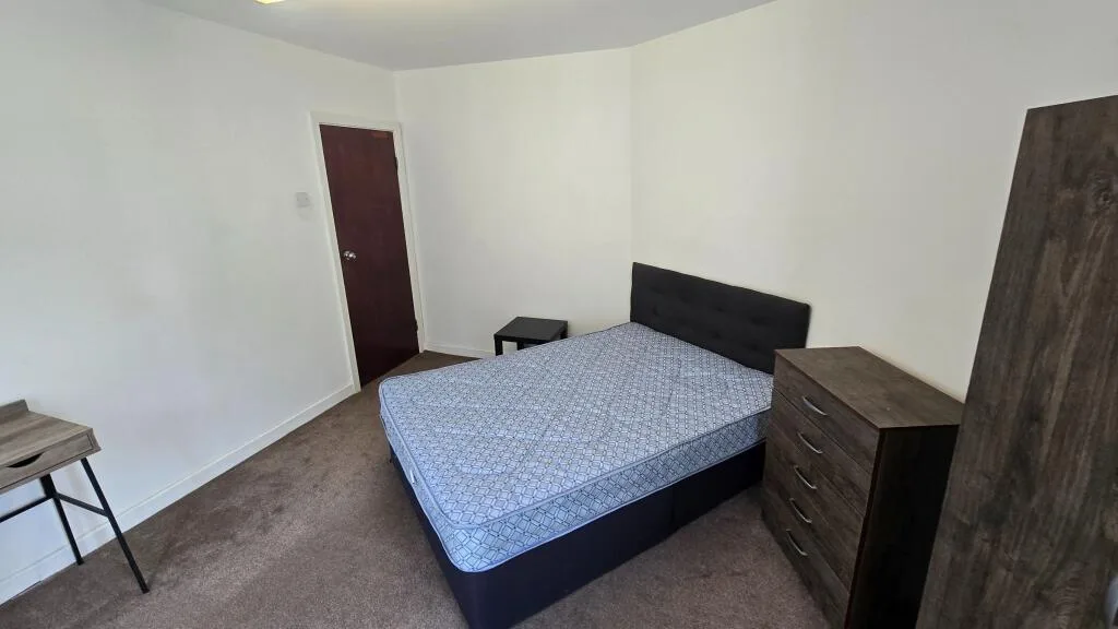 3 bedroom semi-detached house for rent