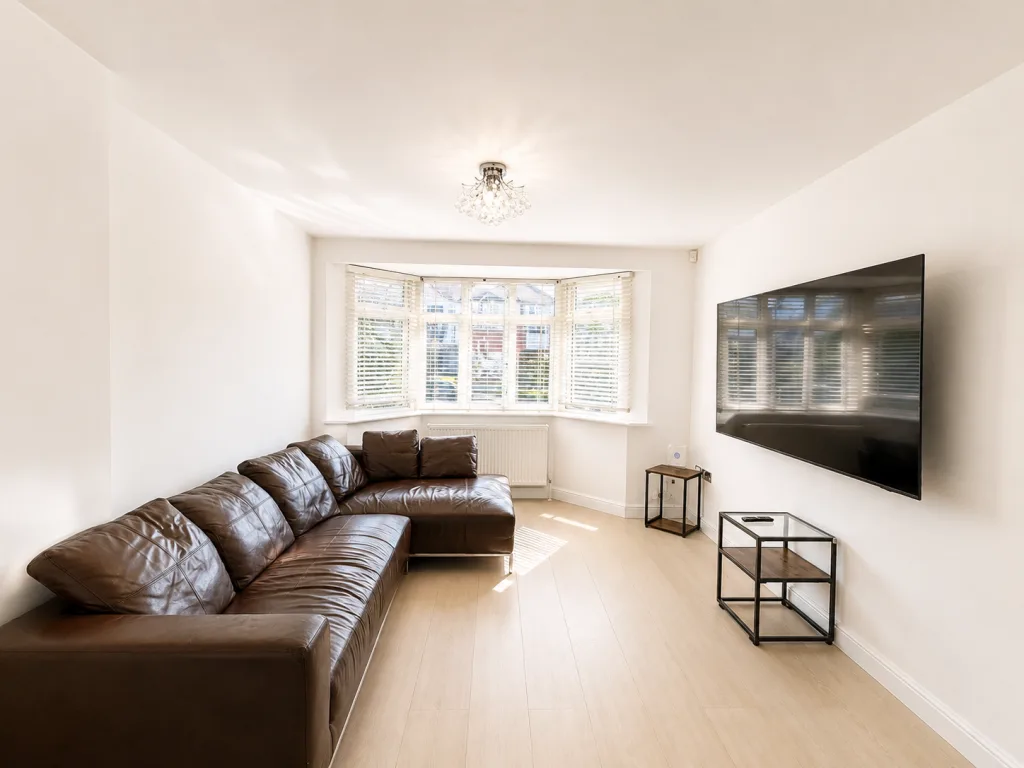 3 bedroom semi-detached house for rent