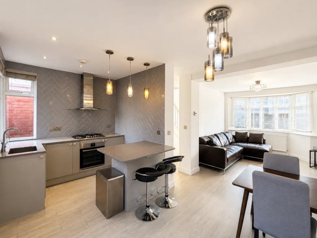 3 bedroom semi-detached house for rent