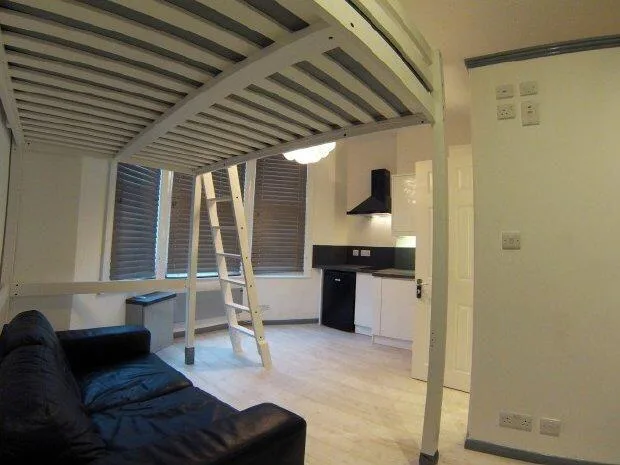 Studio flat for rent