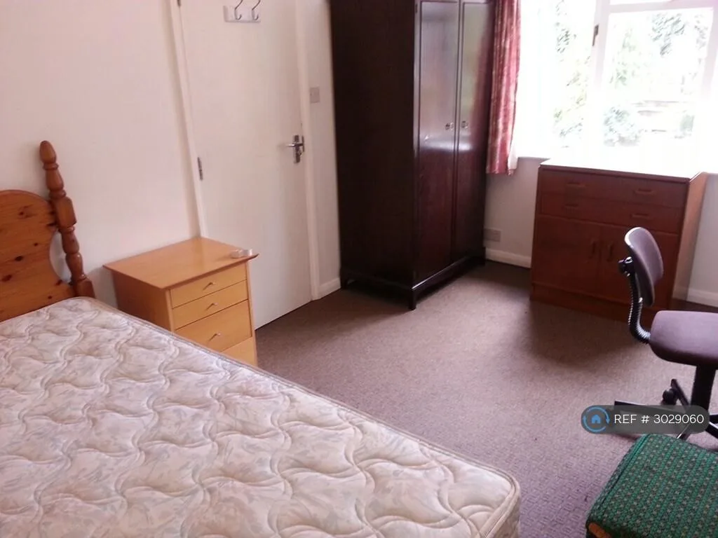 8 bedroom semi-detached house for rent