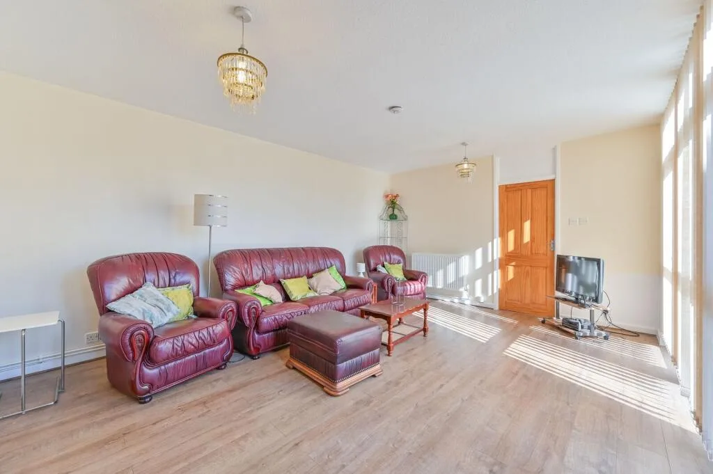 3 bedroom flat for rent