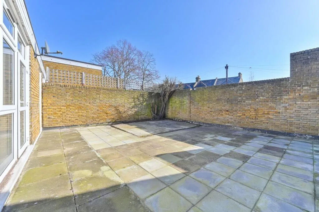 3 bedroom flat for rent