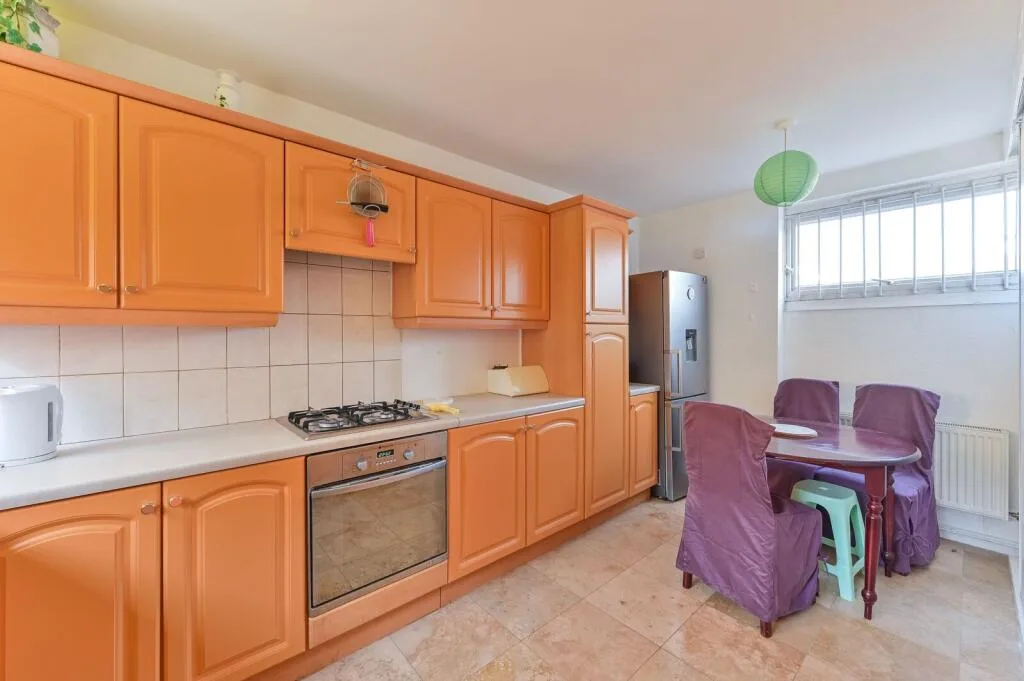 3 bedroom flat for rent