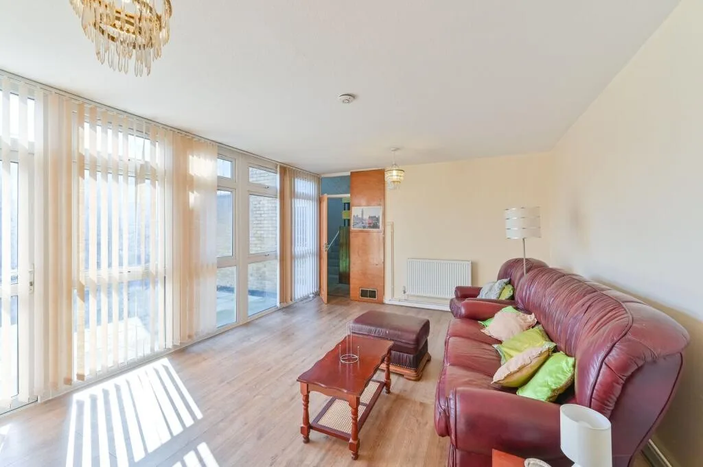 3 bedroom flat for rent