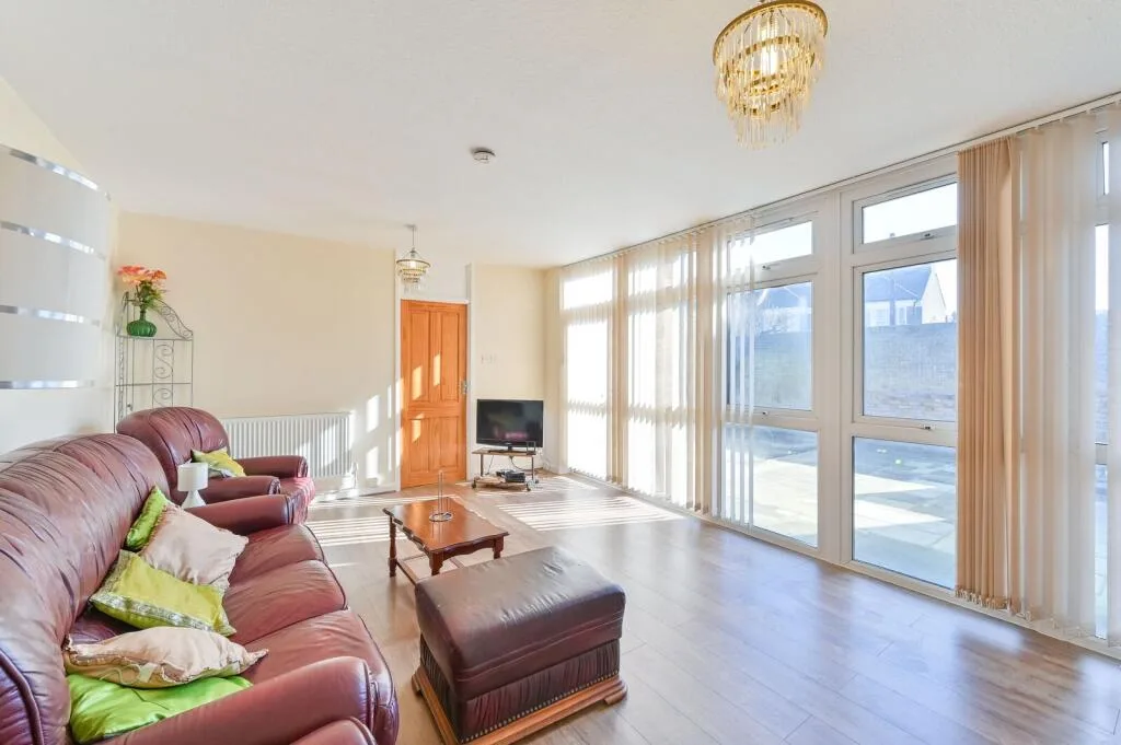 3 bedroom flat for rent
