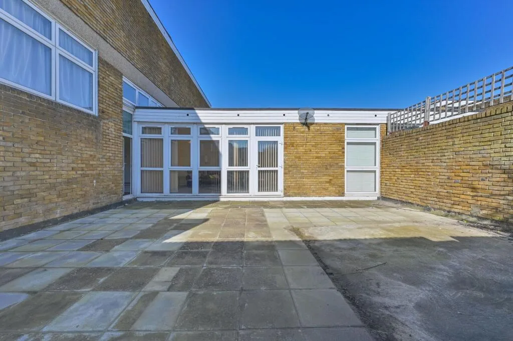 3 bedroom flat for rent