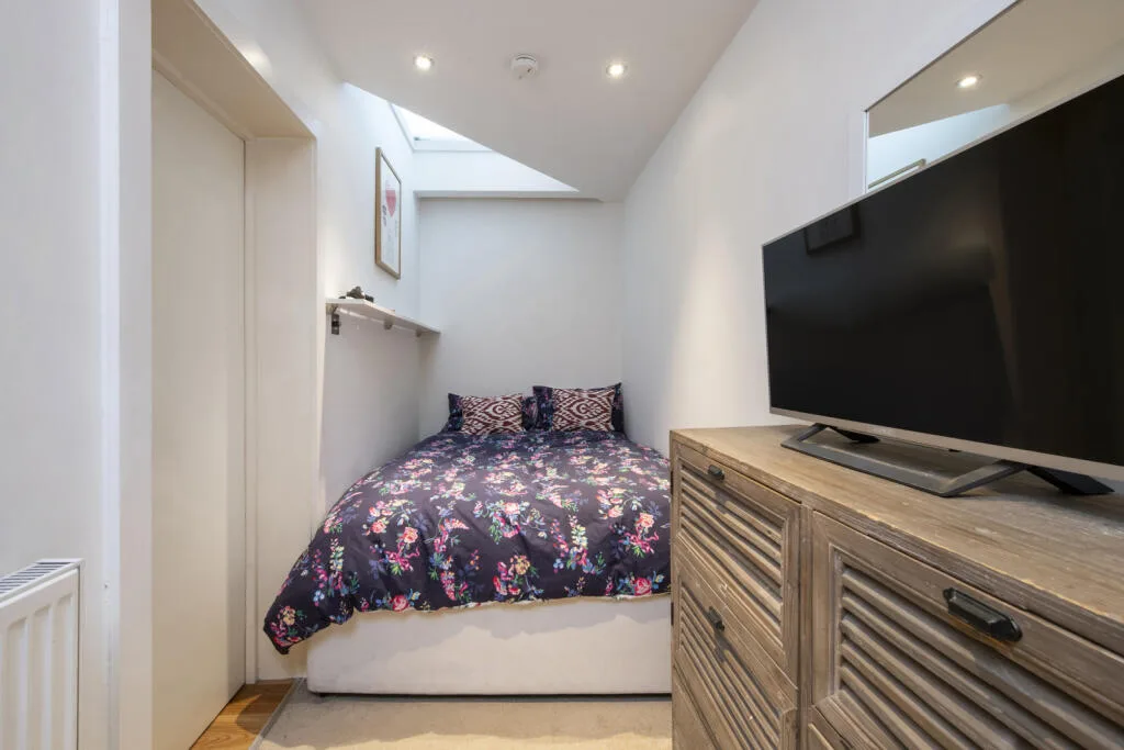 2 bedroom maisonette for rent