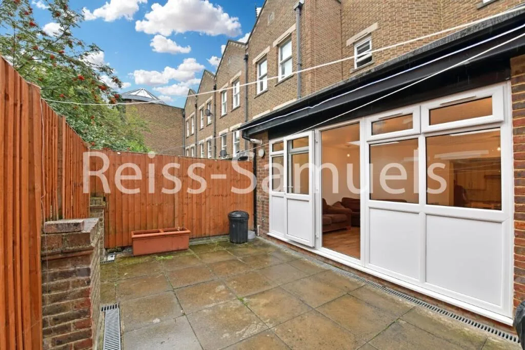 5 bedroom town house for rent