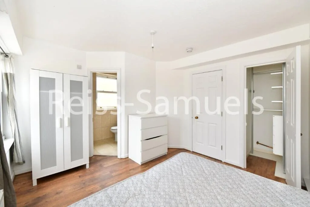 5 bedroom town house for rent