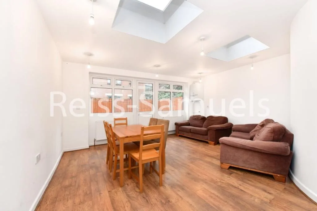 5 bedroom town house for rent
