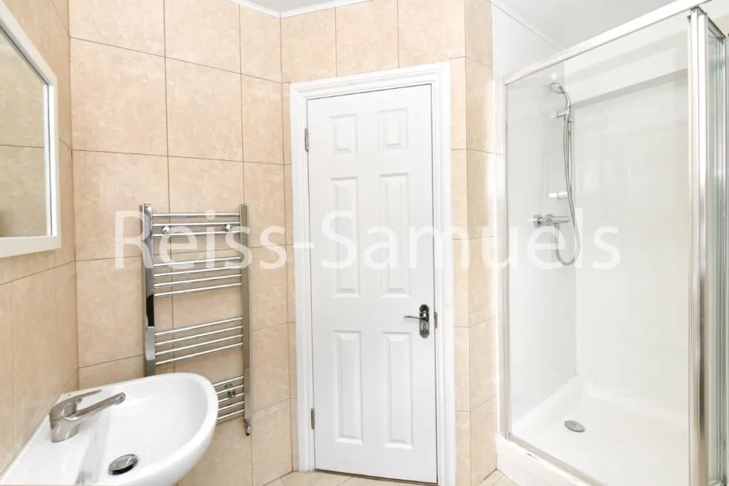 5 bedroom town house for rent