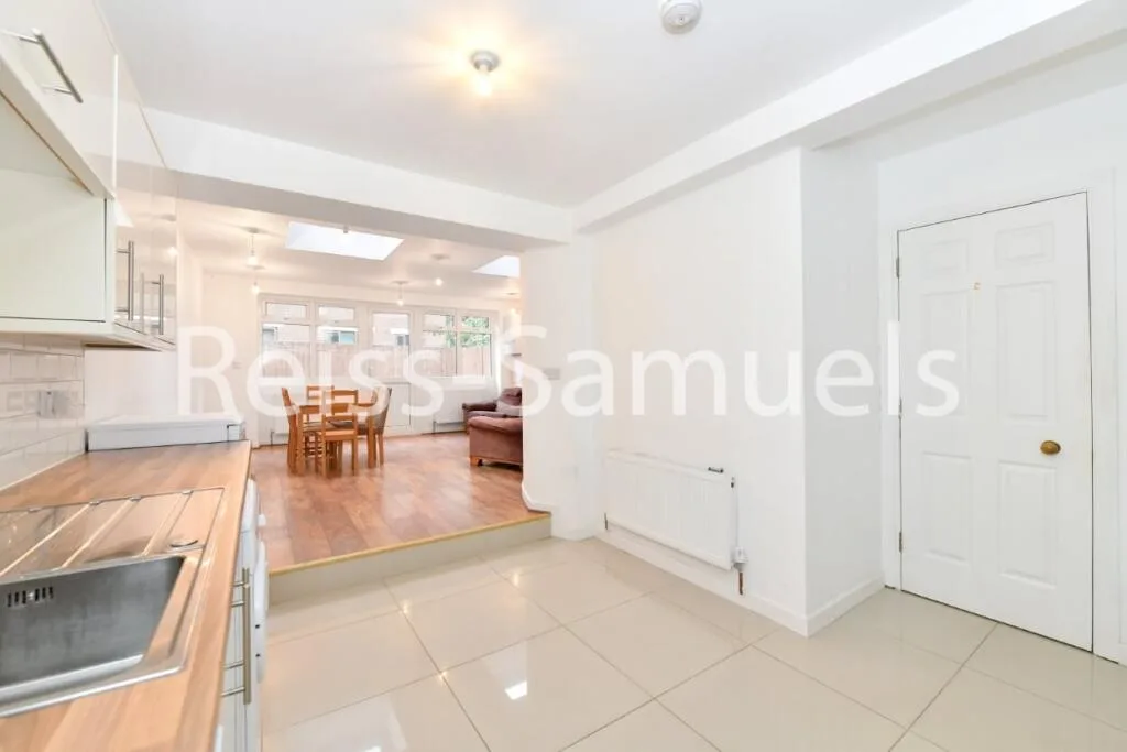 5 bedroom town house for rent