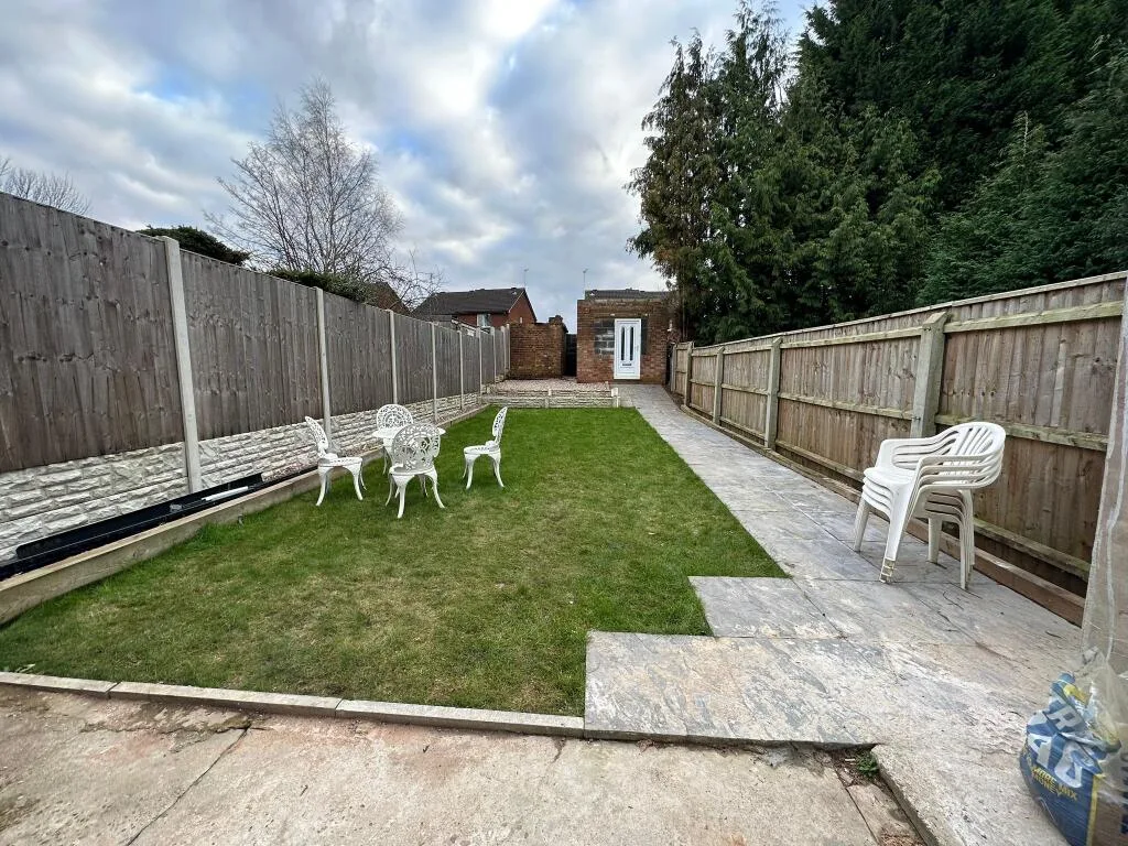 3 bedroom semi-detached house for rent