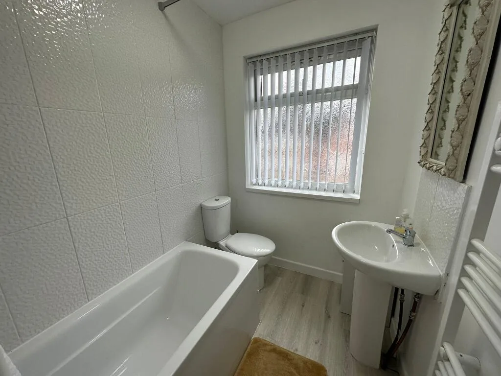 3 bedroom semi-detached house for rent