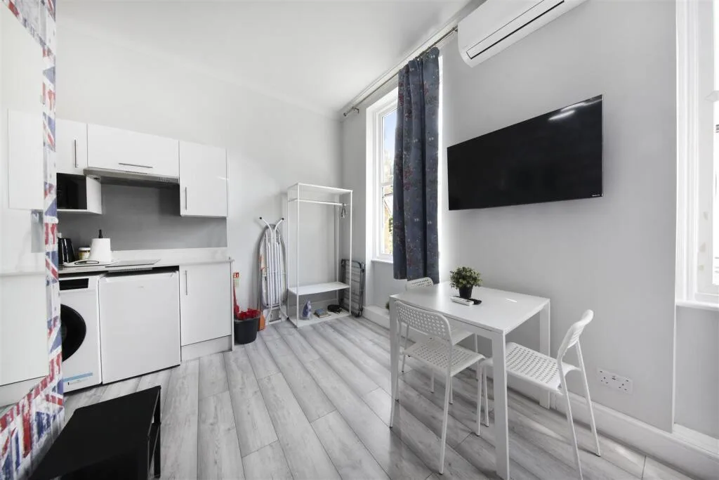 Studio flat for rent
