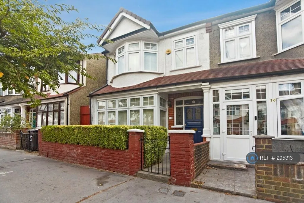 3 bedroom end of terrace house for rent
