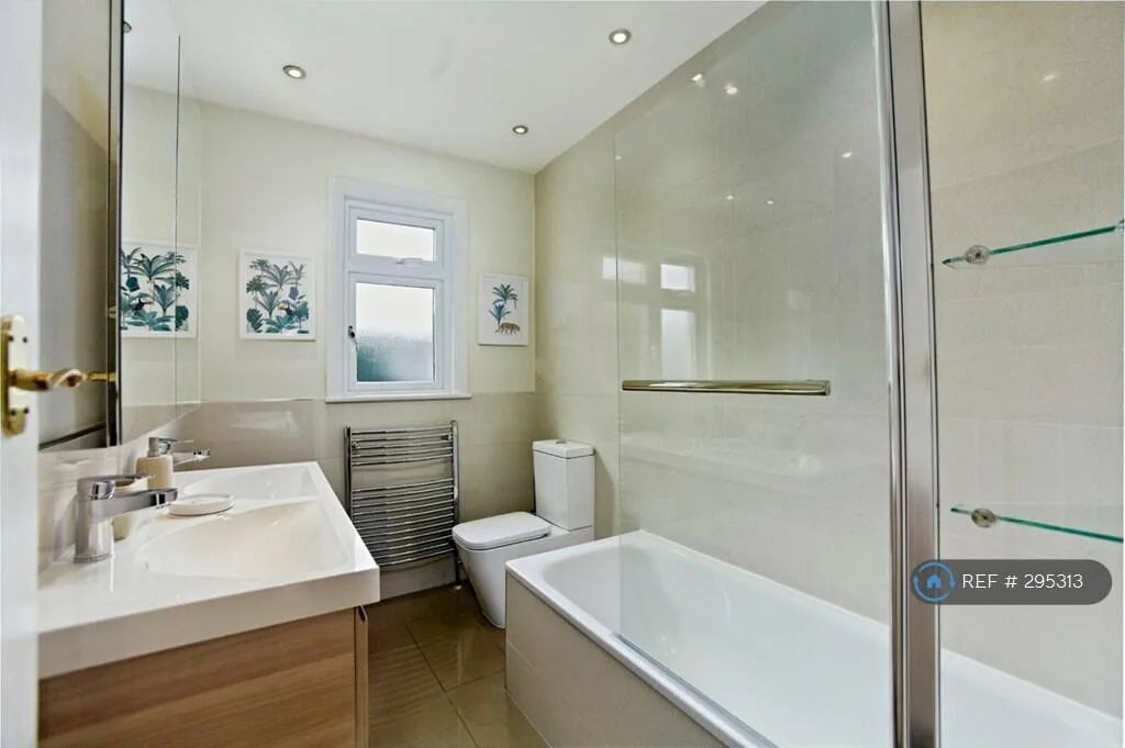 3 bedroom end of terrace house for rent