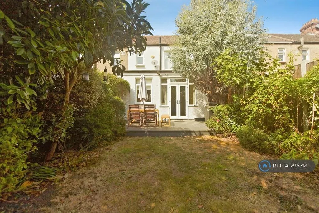 3 bedroom end of terrace house for rent
