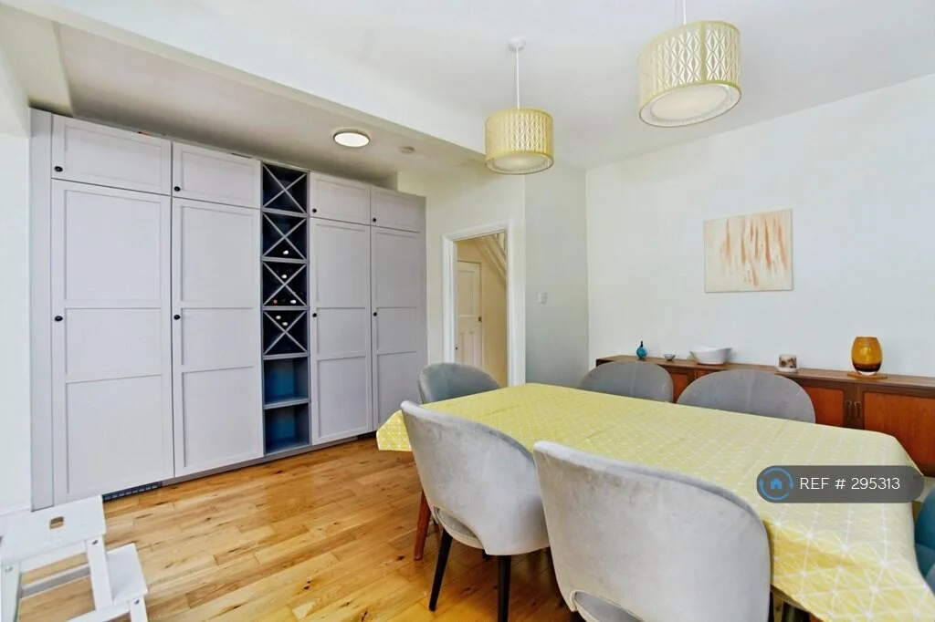 3 bedroom end of terrace house for rent