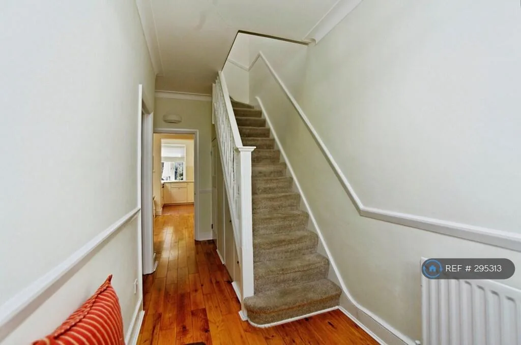 3 bedroom end of terrace house for rent