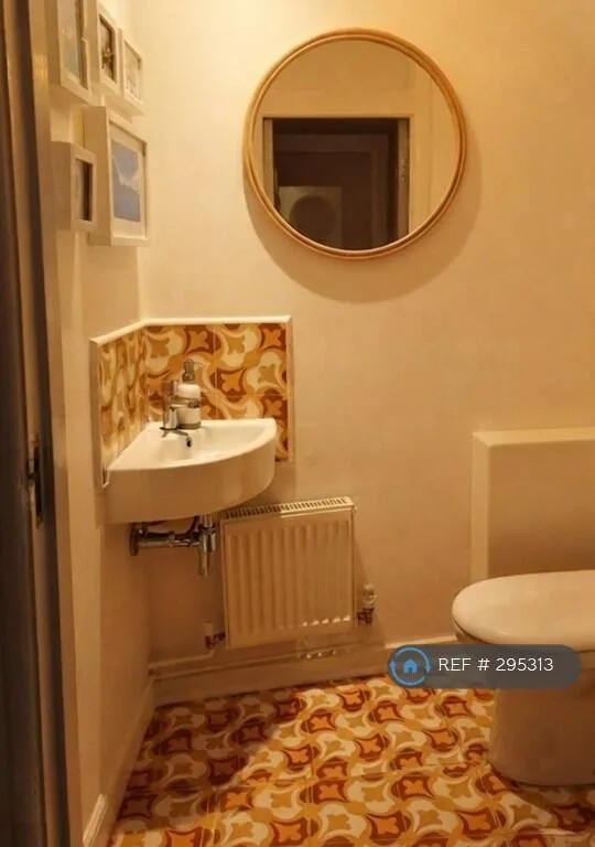 3 bedroom end of terrace house for rent