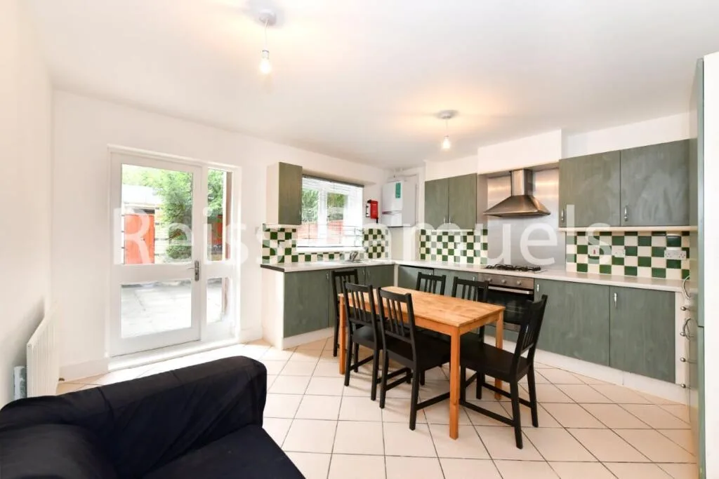 5 bedroom town house for rent