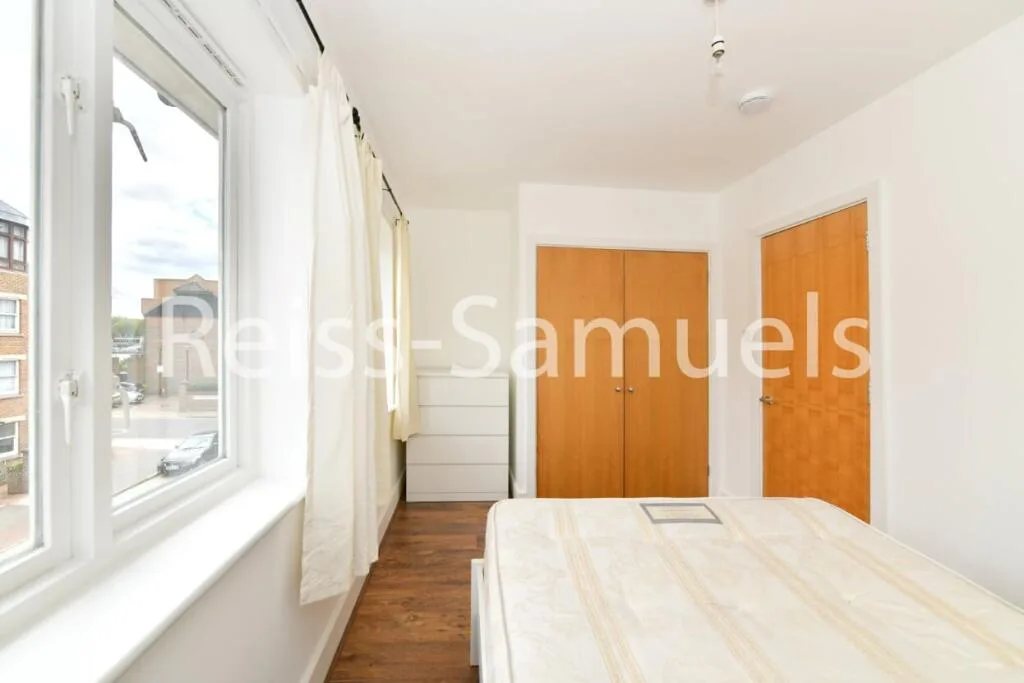 5 bedroom town house for rent