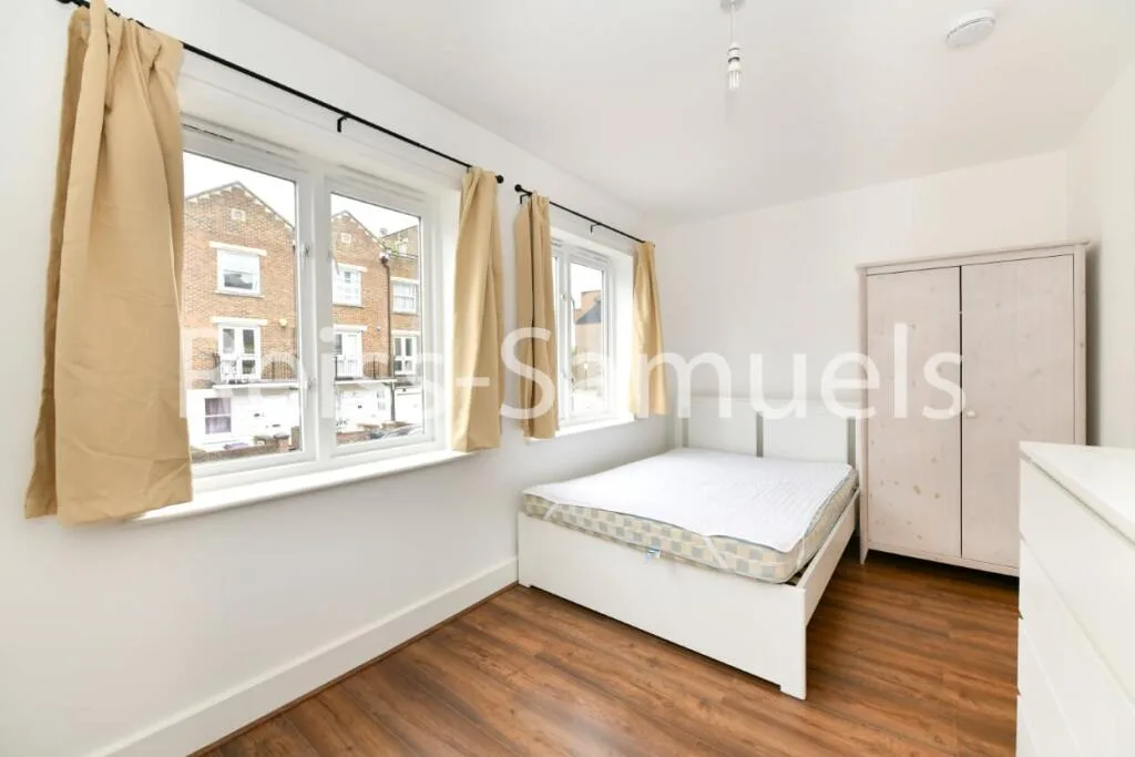 5 bedroom town house for rent