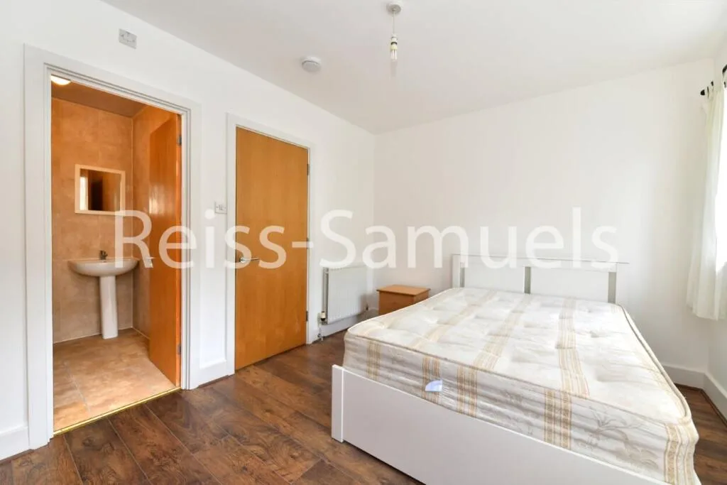 5 bedroom town house for rent