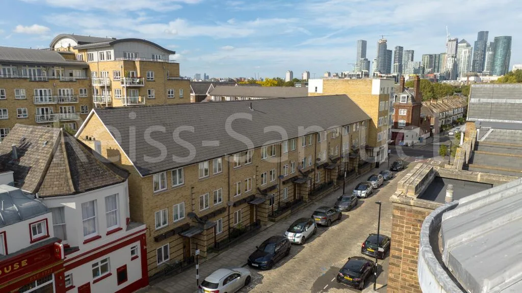 5 bedroom town house for rent