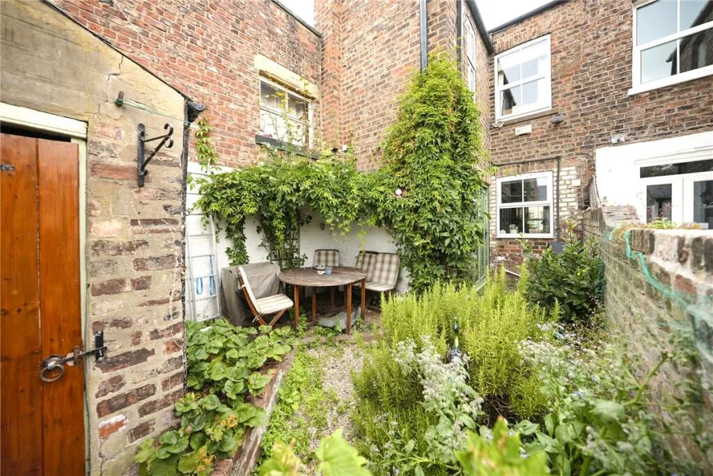 2 bedroom terraced house for rent