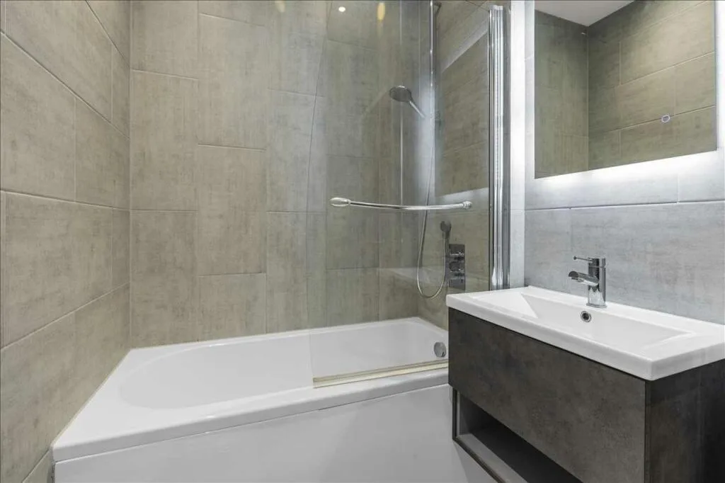 2 bedroom maisonette for rent