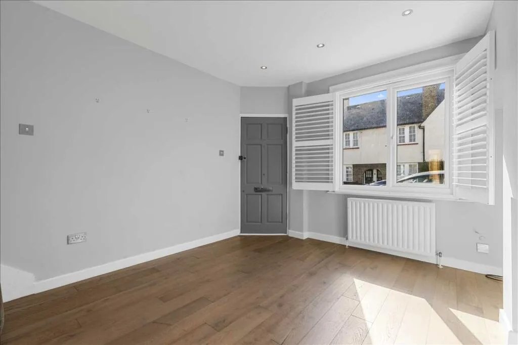 2 bedroom maisonette for rent