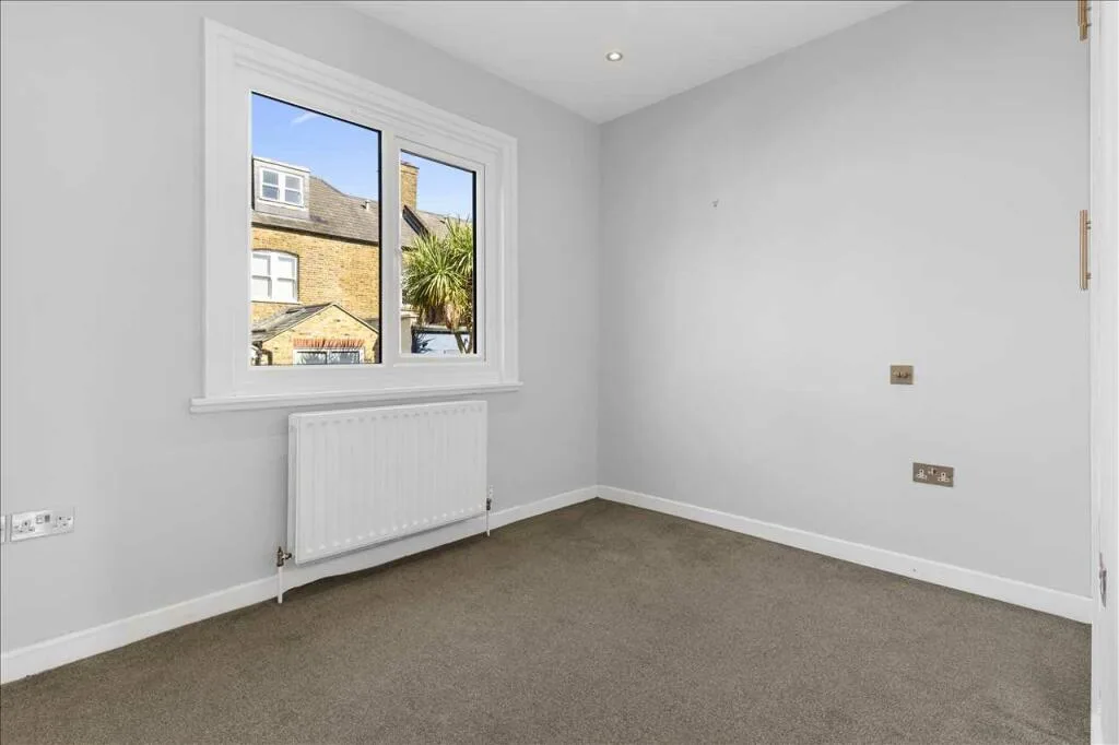 2 bedroom maisonette for rent
