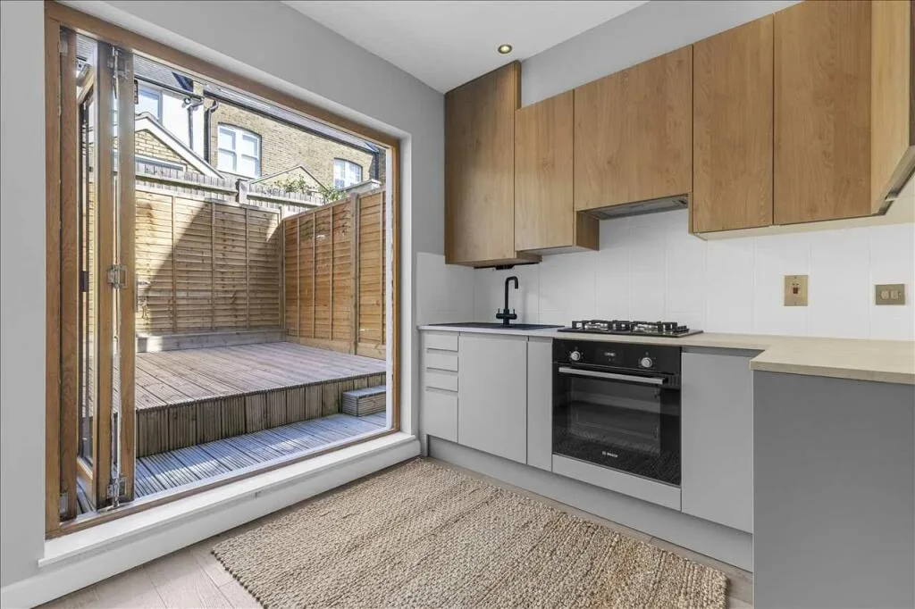 2 bedroom maisonette for rent
