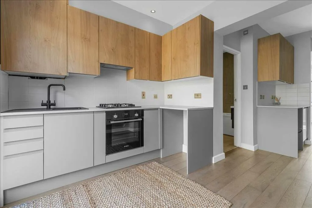 2 bedroom maisonette for rent