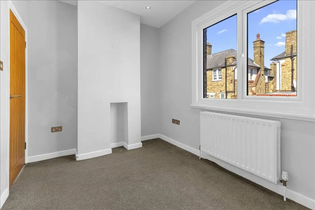 2 bedroom maisonette for rent