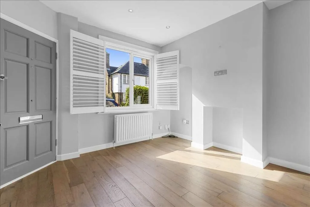 2 bedroom maisonette for rent