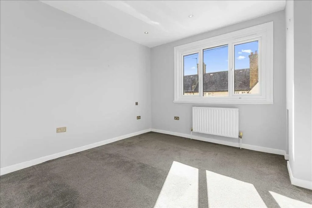 2 bedroom maisonette for rent