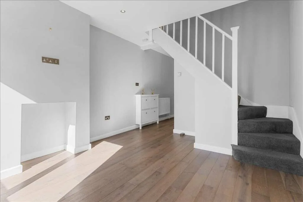 2 bedroom maisonette for rent