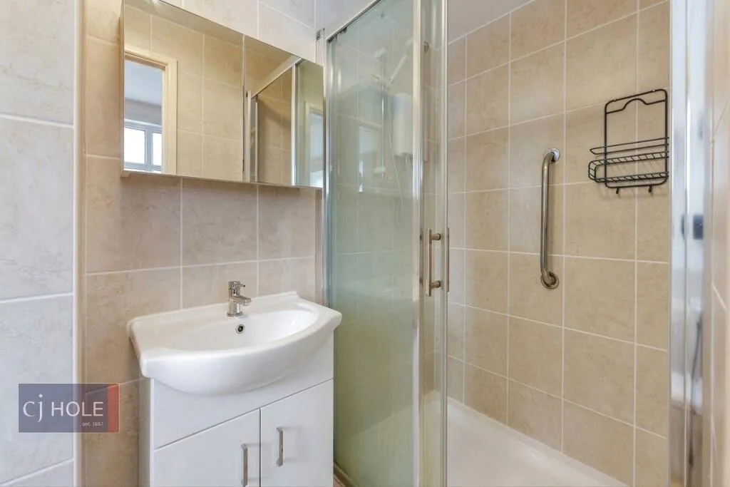 5 bedroom detached house for rent