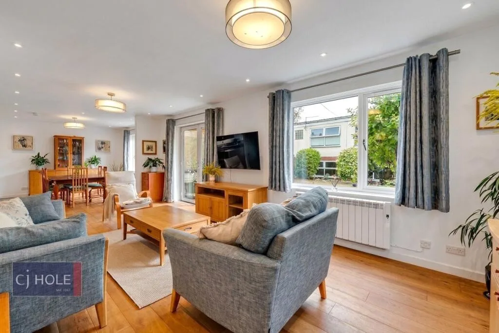 5 bedroom detached house for rent