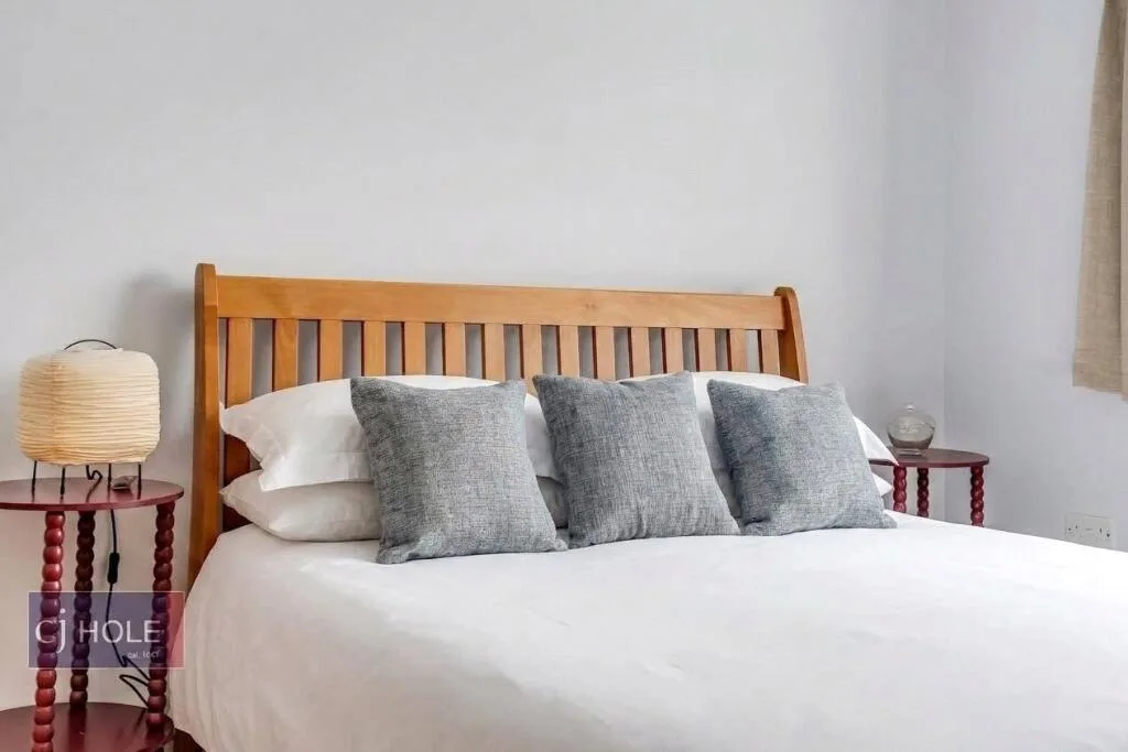5 bedroom detached house for rent