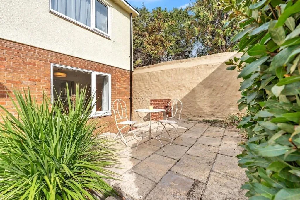 5 bedroom detached house for rent
