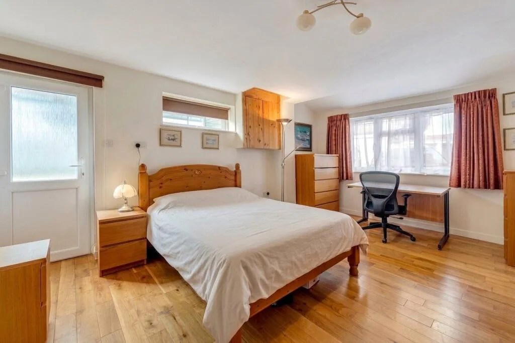 5 bedroom detached house for rent